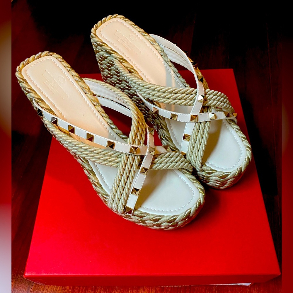 NIB Valentino Garavani Rockstud Torchon Espadrille Wedge Sandal 12US/42EU